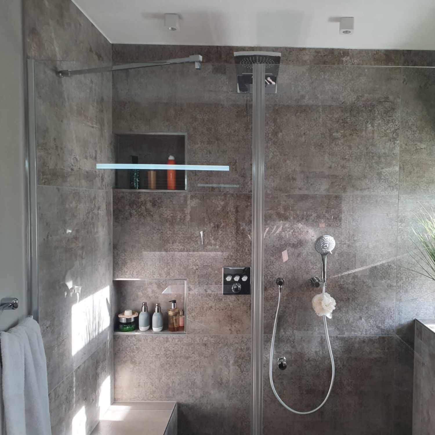 Badsanierung München – sanierte Dusche nach Komplettumbau