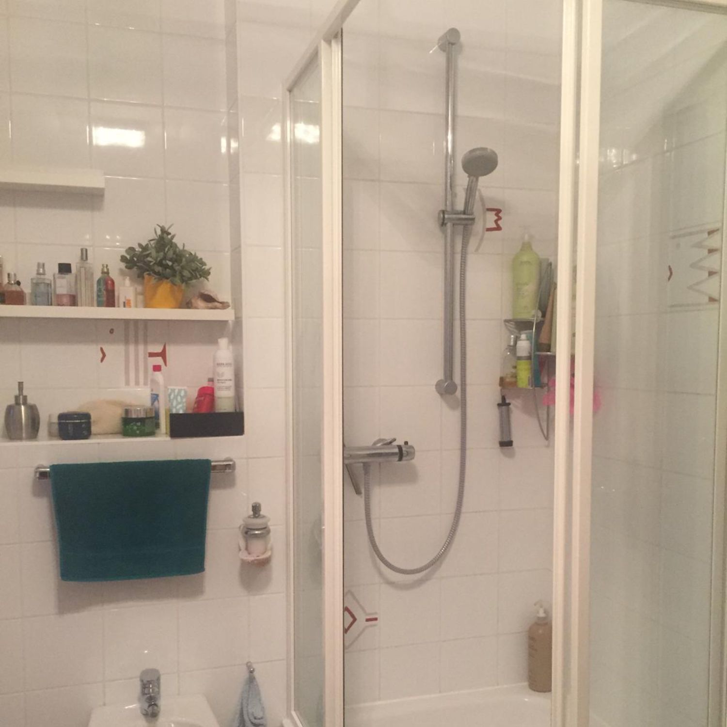 Badsanierung München – Badezimmer vor der Modernisierung Badsanierung München – Badezimmer vor der Modernisierung